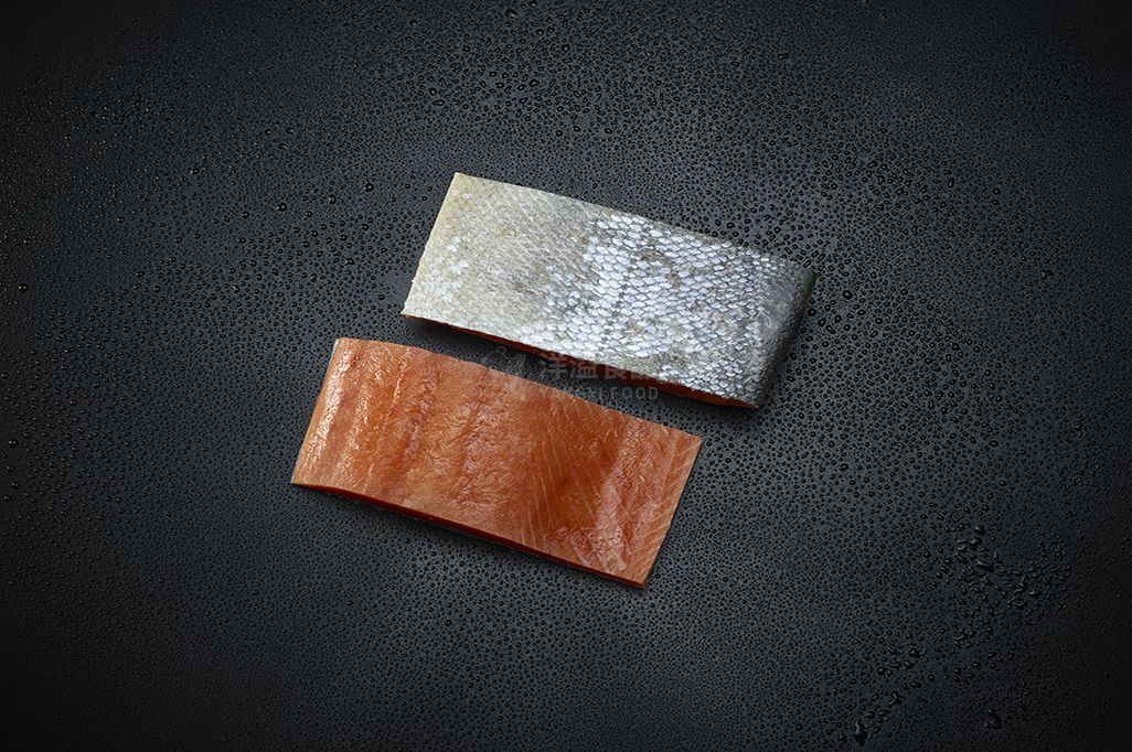 1冻马哈鱼带皮切段.jpg